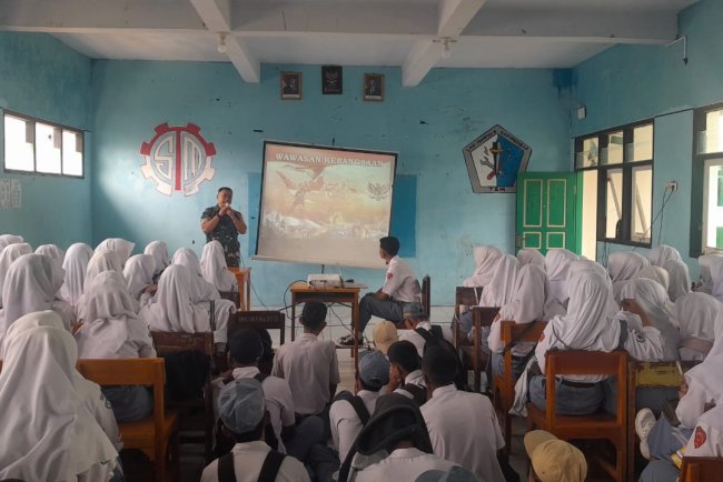Pelda Sujatnoto Berikan Materi Wasbang Pelajar Tentang Generasi Muda Dan Menanamkan Jiwa Bela Negara