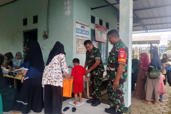 Babinsa Selalu semangat Kerjasama dengan kader kesehatan di Desa Kemranggon