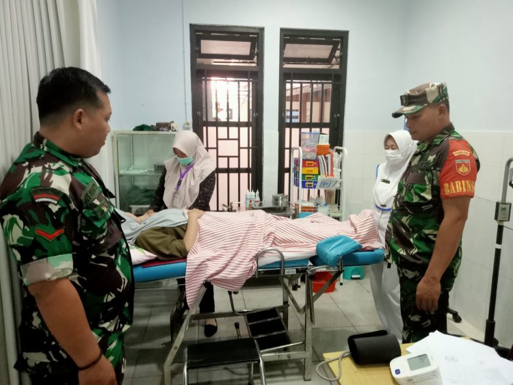 Dukung Program Pemerintah Babinsa Dampingi Kegiatan Pelayanan KB Di Puskesmas Karangkobar