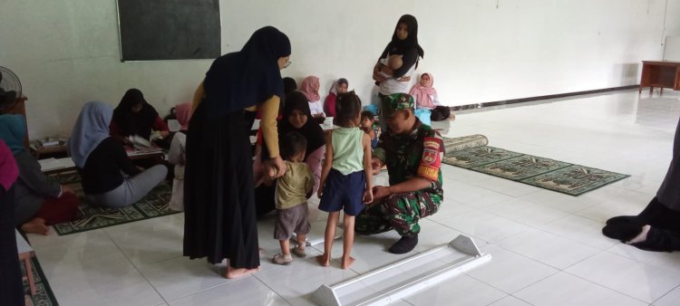 Babinsa Bersama Pemerintah Kelurahan Dan Puskesmas Laksanakan Posyandu