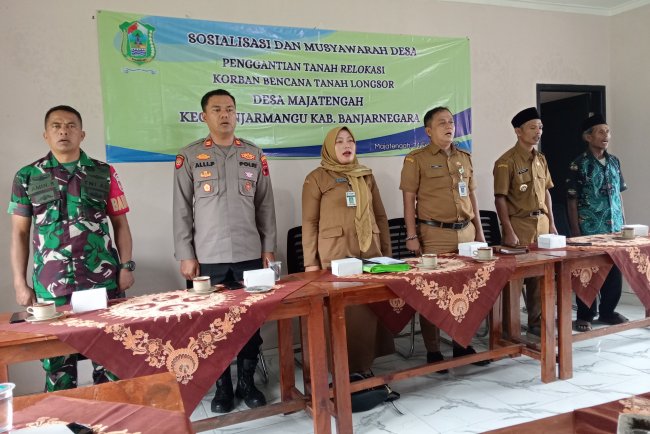 Babinsa Hadiri Musyawarah Desa Terkait Relokasi Bencana Alam Tanah Longsor di Desa Majatengah