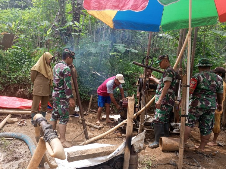 Babinsa Koramil 01 Banjarnegara Dampingi Pembuatan Sumur Bor untuk Ketahanan Pangan