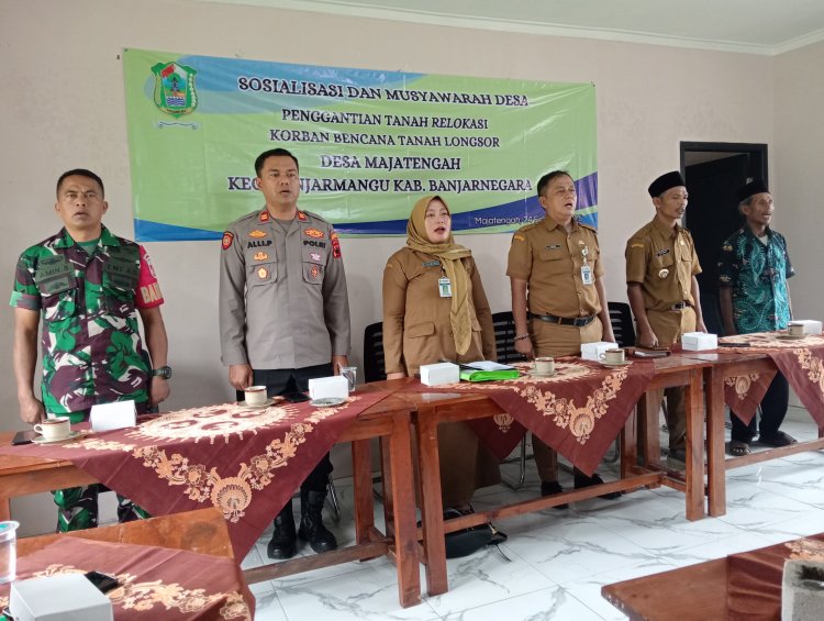 Babinsa Hadiri Musyawarah Desa Terkait Relokasi Bencana Alam Tanah Longsor di Desa Majatengah