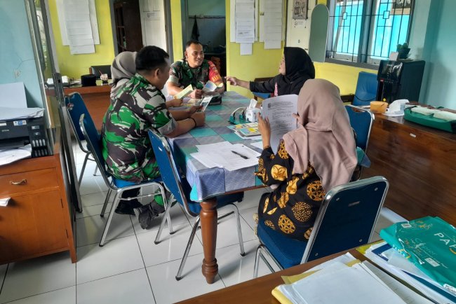 Tingkatkan Sinegeritas Di Wilayah  Babinsa Koramil 04/Karangkobar Kunjungi Kantor UPT KB Karangkobar