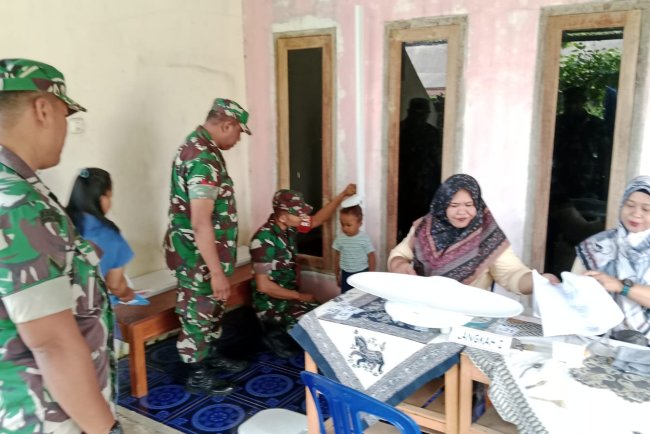 Babinsa Koramil 02 Klampok dampingi kegiatan pencegahan balita stunting