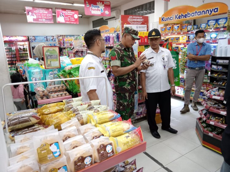 Pengamanan Pangan Selama Bulan Ramadhan Forkopincam Karangkobar Bersama Puskesmas Gelar Operasi Pasar
