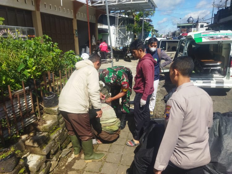 Babinsa Bersama Bhabinkamtibmas Serta Dinas Kesehatan Berhasil  Evakuasi Pasien ODGJ