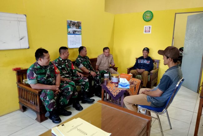 Pererat Silaturahim Babinsa Jalin Komsos Dengan Perangkat Desa Paweden