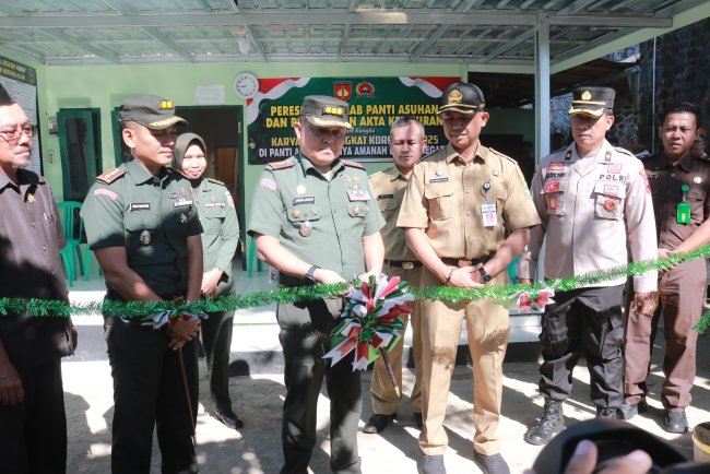 Danrem 071 Wijayakusuma Resmikan Rehab Panti Asuhan Griya Amanah dan Serahkan Akta Lahir bagi Anak-Anak Banjarnegara