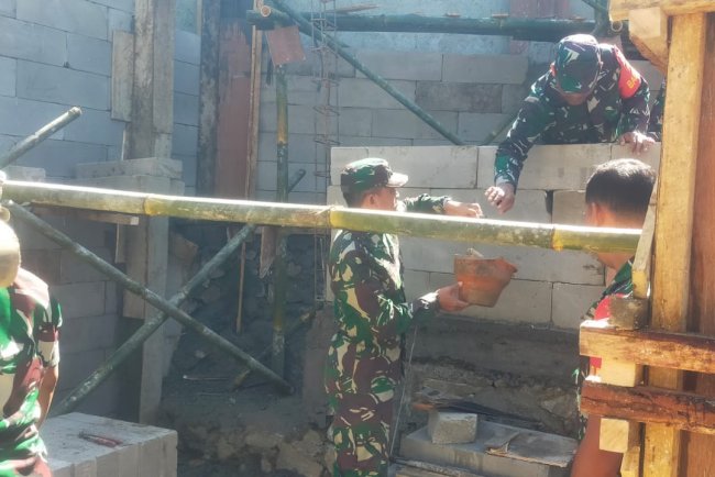 Danramil 06 Kalibening Bantu Pembangunan RTLH