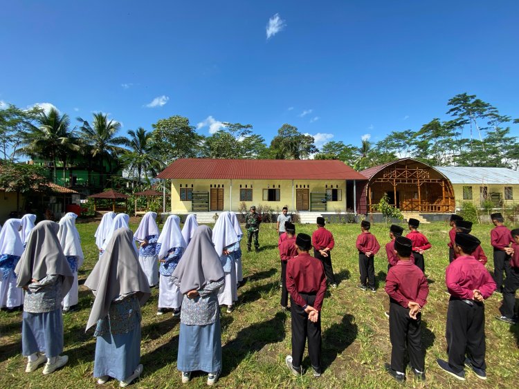 Babinsa menjadi pembina pendidikan karakter rumah pondok Qur'an Desa petambakan