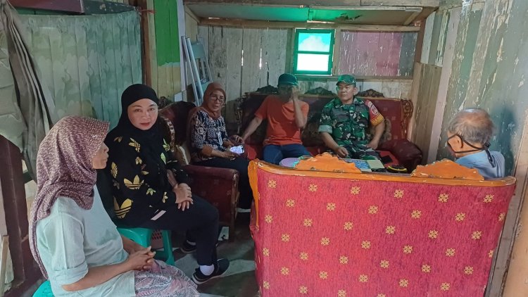 Babinsa Bersama Pemerintah Kelurahan Kunjungi Warga Yang Sedang Sakit