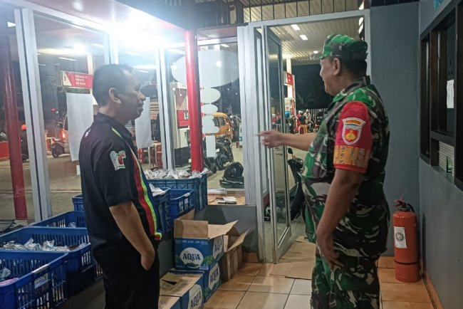 Patroli Malam Upaya Babinsa Cegah Gangguan Keamanan Wilayah