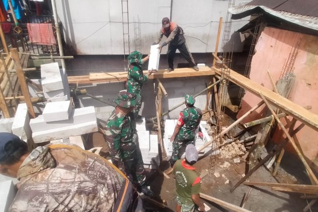 Danramil 06 Kalibening Pimpin Pelaksanaan RTLH di Desa Sirukun