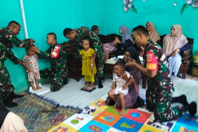 Koramil 11 Punggelan Aktif Dampingi Posyandu di Wilayah Binaan
