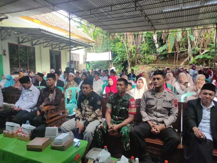 Babinsa Hadiri Kegiatan Khotmil Quran Dan Pelepasan Siswa Siswi Mi Ma'arif