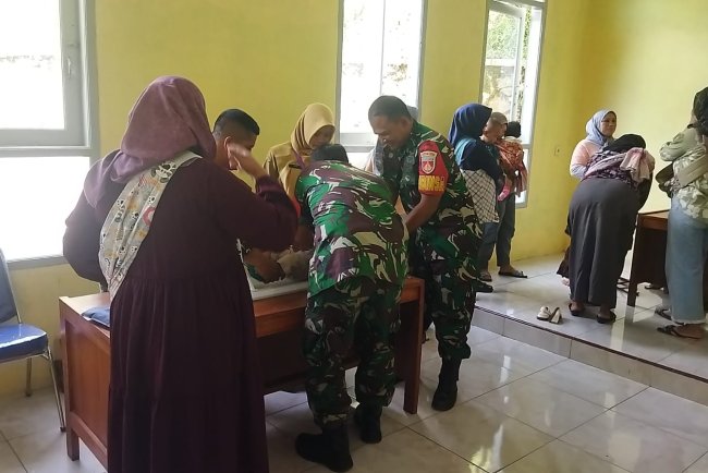 Untuk Meningkatkan Kesehatan Pada Anak Dan Balita Babinsa Dampingi Kegiatan Posyandu Balita