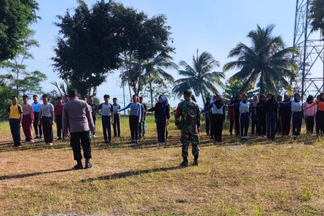Babinsa Latih Paskibraka Pagedongan Bentuk Generasi Tangguh dan Cinta Tanah Air