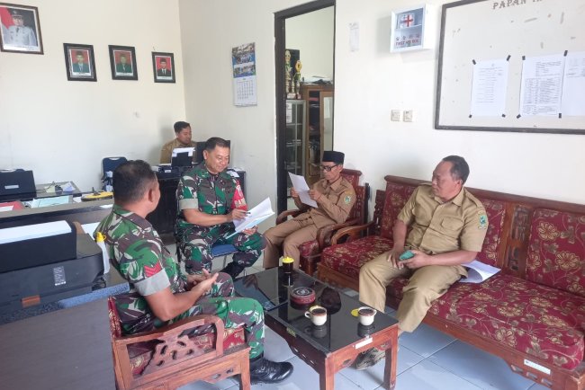 Bangun Sinergi Wilaya Babinsa Karangkobar Jalin Komsos Bersama Perangkat Desa Jlegong