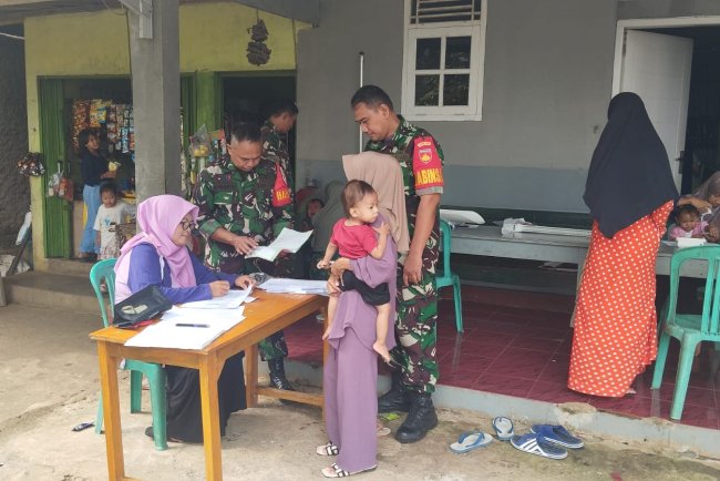 Babinsa Dampingi Kegiatan Posyandu Wujud Kepedulian TNI Cegah Stunting