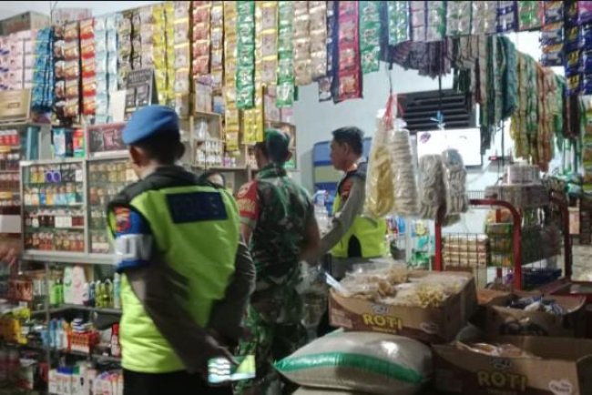 Babinsa Posramil Dan Polsek Pagedongan Bersinergi Dalam Melaksanakan Patroli Malam