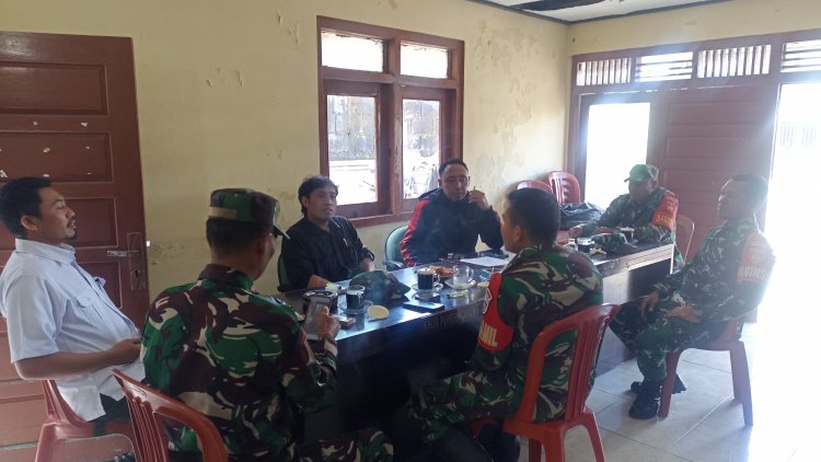 Danramil Bersama Babinsa Koramil 16/Pejawaran Laksanakan Komsos di Wilayah Binaan