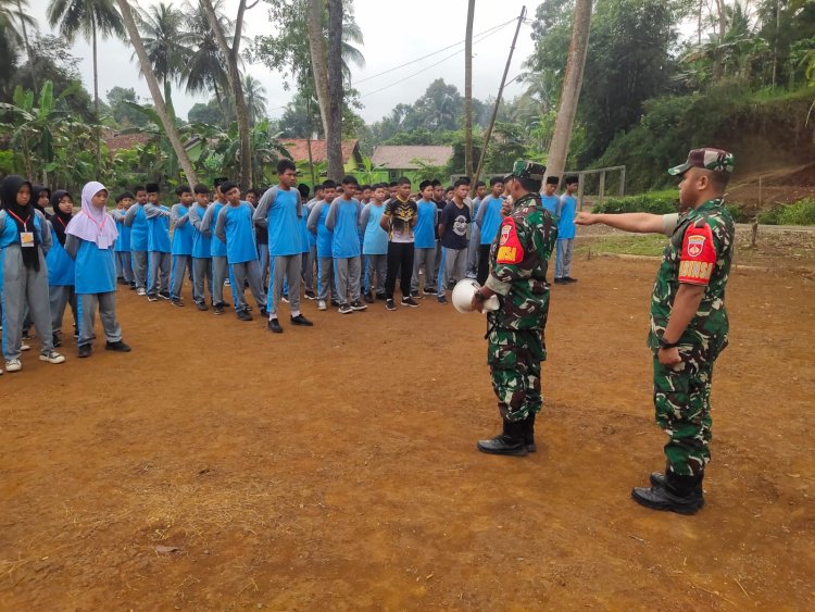 Bangun Karakter Sejak Dini Babinsa Koramil Wanadadi Latih Disiplin Siswa MTs Cokroaminoto