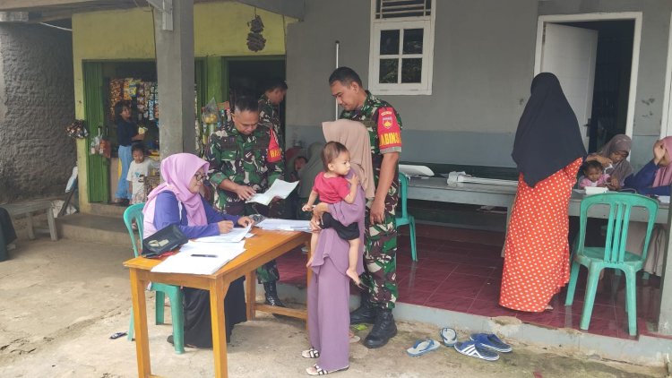 Babinsa Dampingi Kegiatan Posyandu Wujud Kepedulian TNI Cegah Stunting