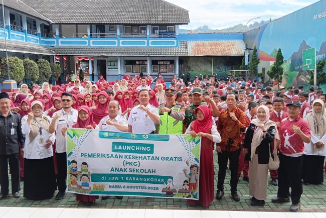 Serka Heru Mewakili Danramil Menghadiri Launcing Pemeriksaan Kesehatan Gratis Usia Sekolah Dasar
