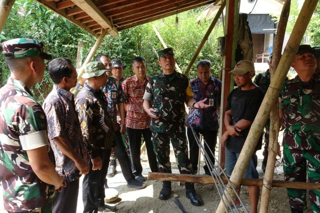 Tim Wasev Mabesad Tinjau Pelaksanaan TMMD Reguler Ke-125 Kodim 0710/Pekalongan di Desa Windurojo 