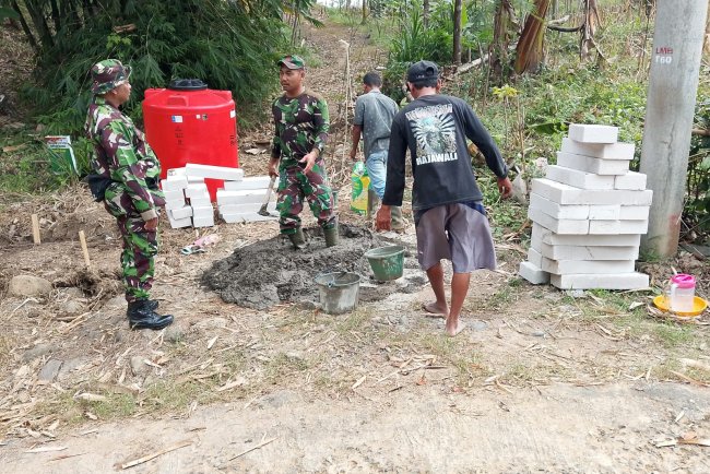 Satgas TMMD Reguler 125 Kodim 0710/Pekalongan Bangun Tempat Penampungan Air di Dukuh Leles, Windurojo