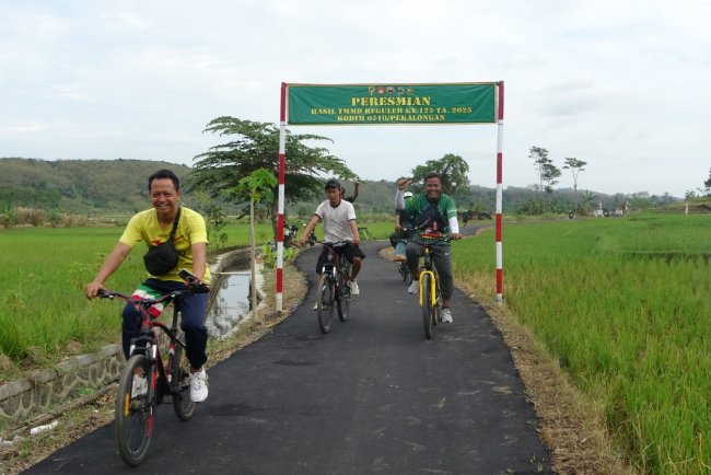 Jalan Halus Dan Pemandangan Indah, Erik Kurniawan Nikmati Hasil Program Tmmd Reguler 125 Kodim 0710/Pekalongan