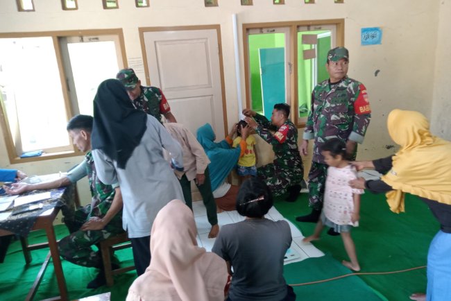 Babinsa Dampingi Petugas Nakes Berikan Layanan Posyandu Balita