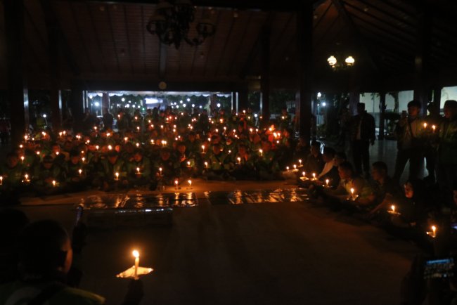 Doa Bersama dan 1.000 Lilin Ojol Banjarnegara Gelar Kegiatan Solidaritas