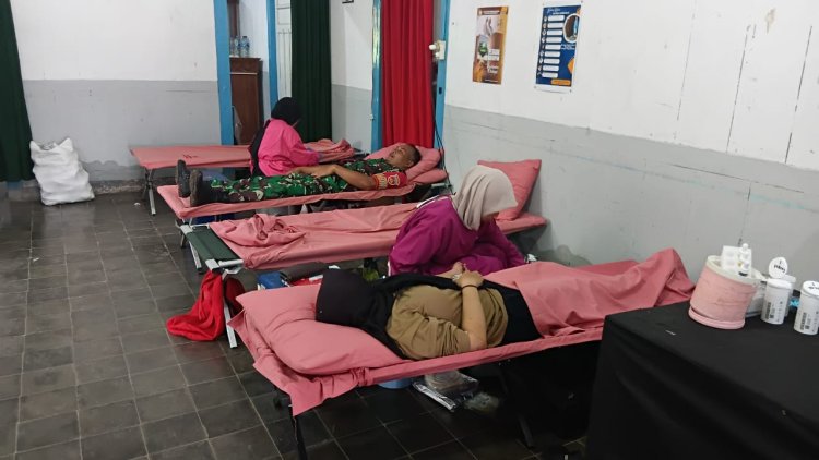 Meningkatkan Kemanunggalan TNI Dengan Rakyat Babinsa Turut Berpartisipasi Dalam Kegiatan Sosial Donor Darah