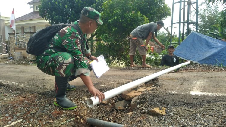 Satgas TMMD Reguler ke-125 Kodim 0710/Pekalongan Mulai Lakukan Pengukuran Pipa untuk Pipanisasi Air Bersih di Desa Windurojo