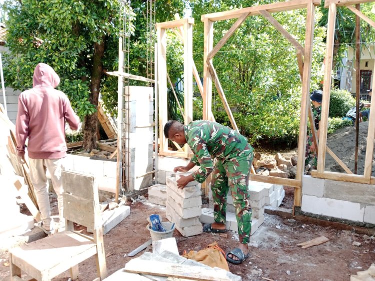 Pembangunan Rumah Bu Kustari Terus Dikebut Satgas TMMD Reguler ke-125 Kodim 0710/Pekalongan