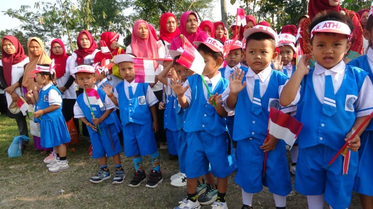 Anak-Anak TK dan PAUD Desa Windurojo Ikut Andil dalam Upacara HUT RI ke-80 Bersama Satgas TMMD Reguler 125 Kodim 0710/Pekalongan