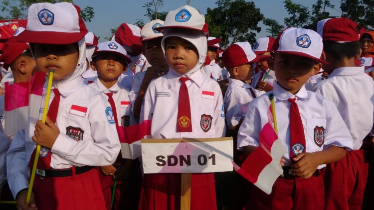 Anak-Anak SDN 01 Windurojo Antusias Ikuti Upacara HUT RI ke-80 Bersama Satgas TMMD Reguler 125 Kodim 0710/Pekalongan