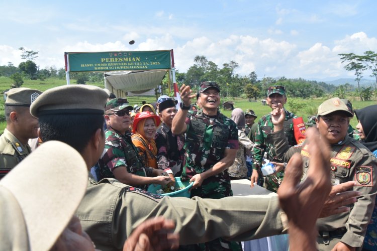 Tradisi Udik-Udikan Warnai Peresmian Jalan Hasil TMMD Reguler ke-125 di Desa Windurojo