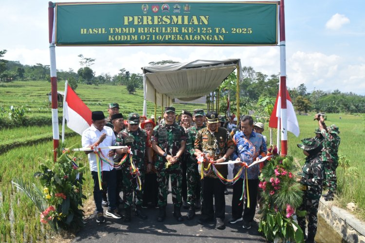 Target Sasaran Capai 100 Persen, Brigjen TNI Zainul Bahar Resmi Tutup TMMD Reguler Ke - 125 Kodim Pekalongan di Desa Windurojo