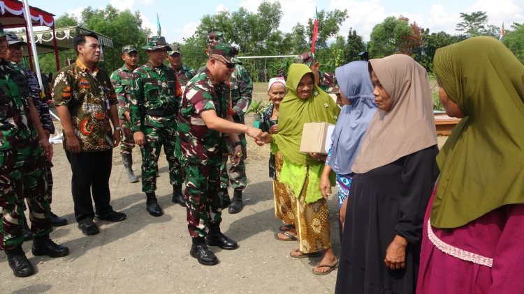 Pembagian Sembako Warnai Penutupan TMMD Reguler ke-125 di Windurojo