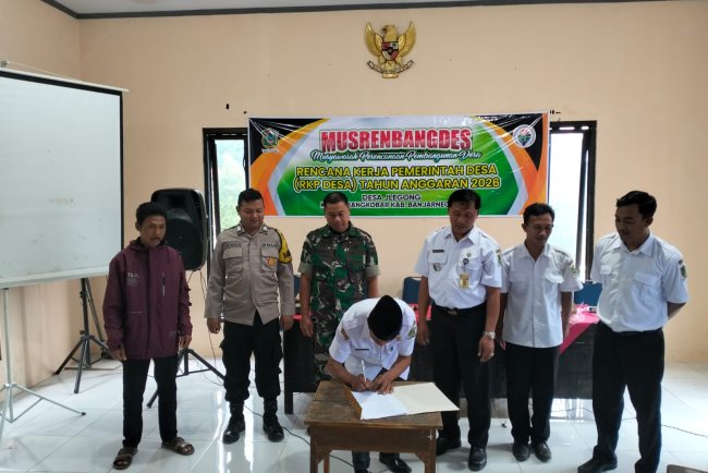 Babinsa Koramil 04/Karangkobar Menghadiri Musrenbang Desa Binaan