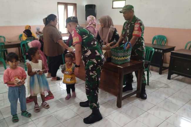 Upaya Pencegahan Stunting Babinsa Turut Membantu Dalam Kegiatan Posyandu Di Desa