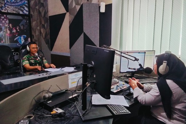 Dandim Banjarnegara Ajak Pemuda Daftar TNI Lewat Podcast Radio