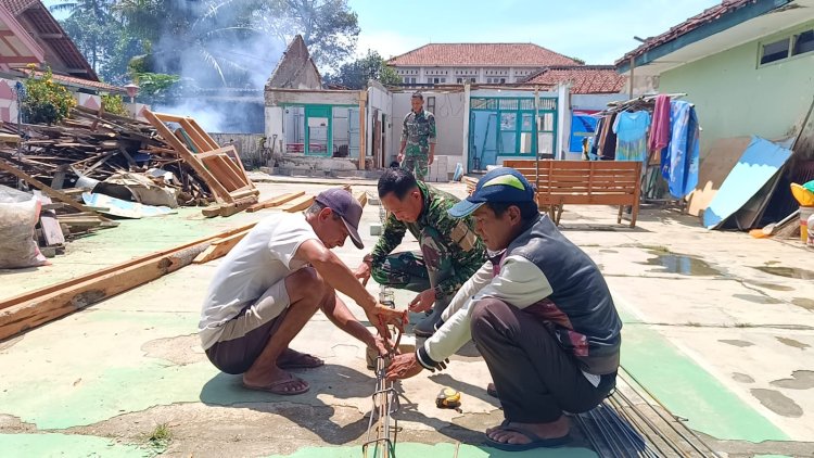 Gotong Royong TNI dan Warga Bangun Harapan Lewat Rehabilitasi RTLH