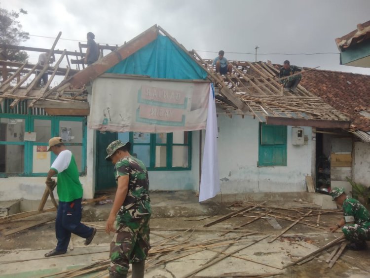 Koramil 08 Purwanegara Bantu Pembangunan Rumah Tidak Layak Huni