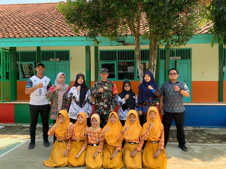 Babinsa menjadi pembina pendidikan karakter dan wawasan kebangsaan di SDN Madukara