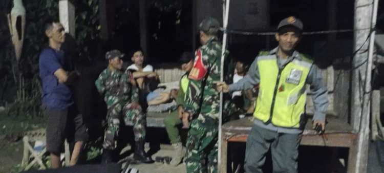 Melalui Patroli Malam, Babinsa Jajaran Kodim 0704 Banjarnegara dan Linmas Himbau Siskamling Kepada Masyarakat
