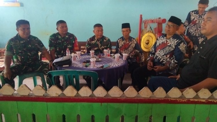 Babinsa Selalu Menjalankan Silahturahmi Bersama Warga Di Desa Binaan